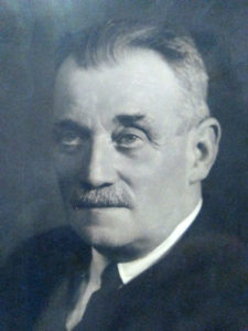 Biografías: Bernardino Tirapu (1884-1964) y la sociedad Euskeraren Adiskideak